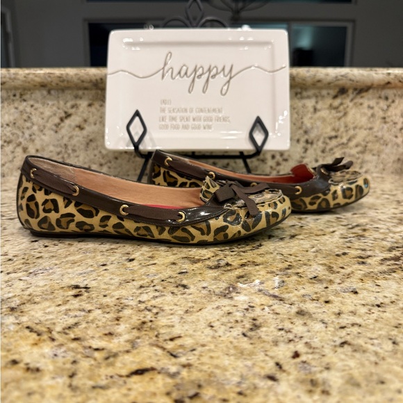 Sporty Sperry Leopard Print Flats with Brown Accents Size 9. - Picture 4 of 7